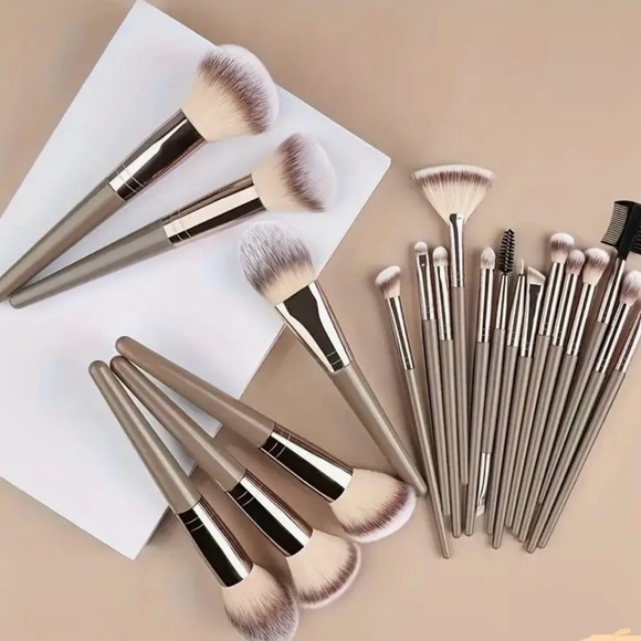 Makeup Brush Set 15pc - Picture 7 of 10